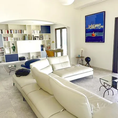 With Exceptional Mediterranean View * Saint-Raphael (Var)